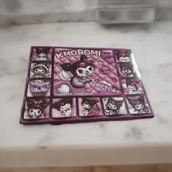 Sanrio Hello Kitty & Kuromi Sirli Qutu Dəsti (20 Ədəd Fiqur)